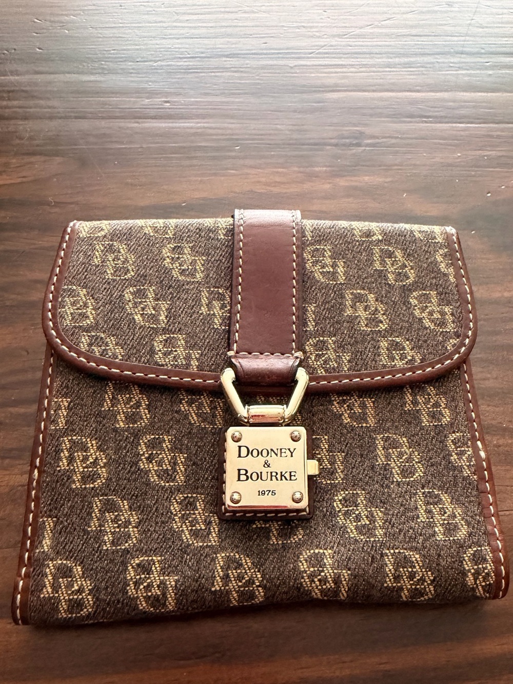 Like new Dooney & Bourke Brown Logo womans Wallet Crossbody